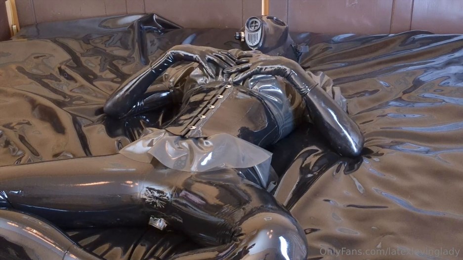 Latexlovinglady - I dressed up in one of my catsuits as usual, and added the s